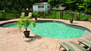 piscina de obra en el patio de tu casa