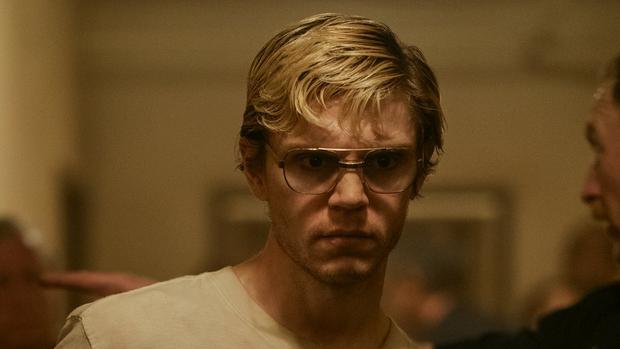 Evan Peters protagoniza la miniserie